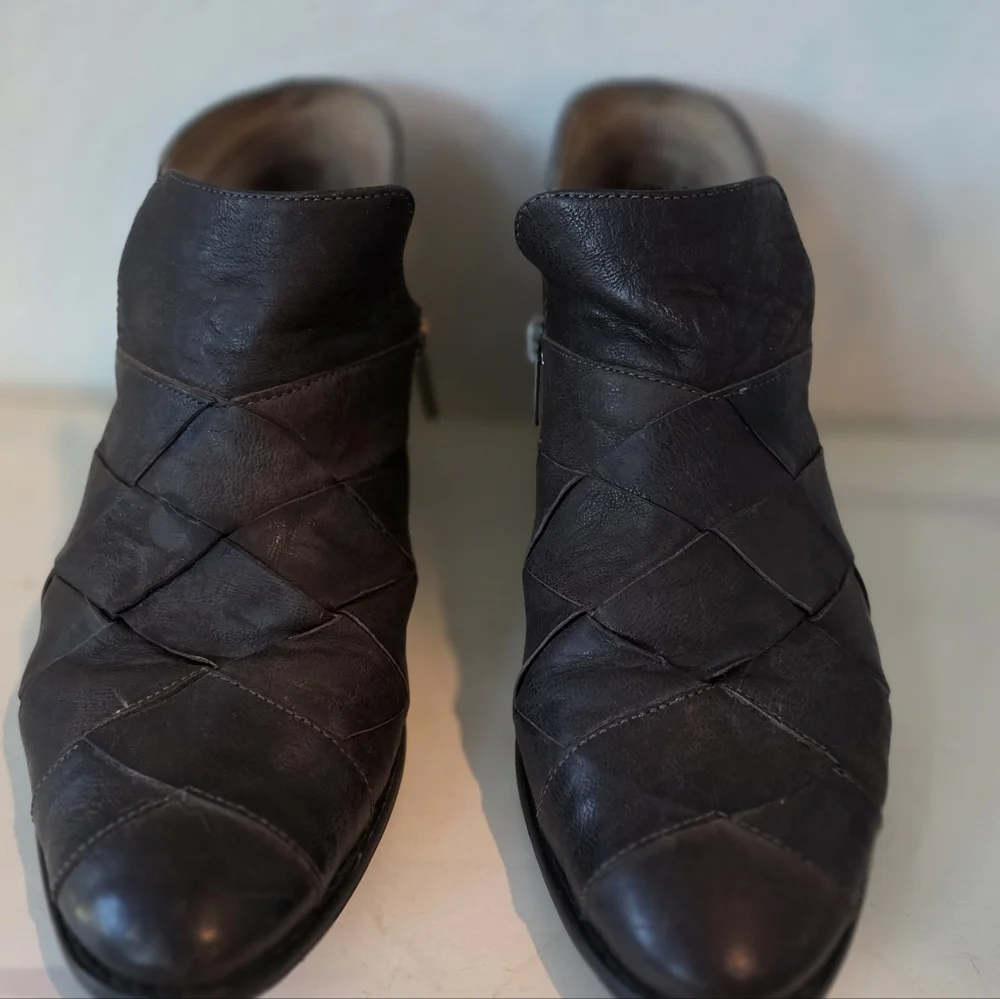 Seychelles Deep Ankle Bootie - Picture 5 of 7